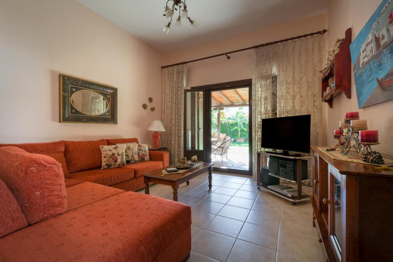 Villa Begonia By The Sea Коропі Екстер'єр фото